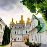 28 червня: церковне свято сьогодні – що за народними повір'ями варто повісити біля входу, щоб захистити дім від усього злого та зберегти добробут.