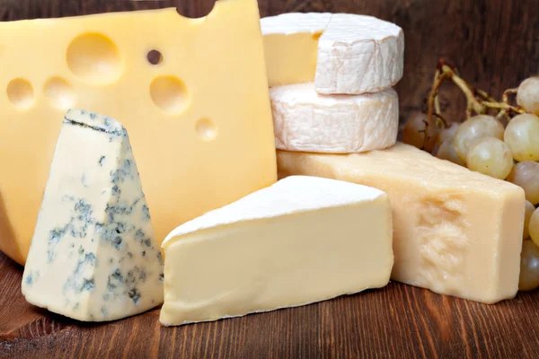 Сир і високий холестерин: чи потрібно виключати продукт із раціону та 4 золоті правила від експертів для здоров'я судин.