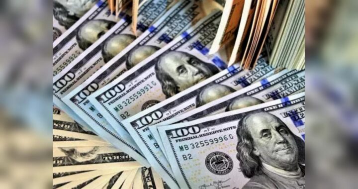 Курс долара на початку осені: чи варто очікувати стрибка до 50 гривень та які прогнози дають експерти